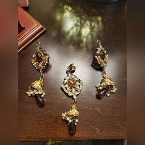 Pendant and Earring Set Vintage Style